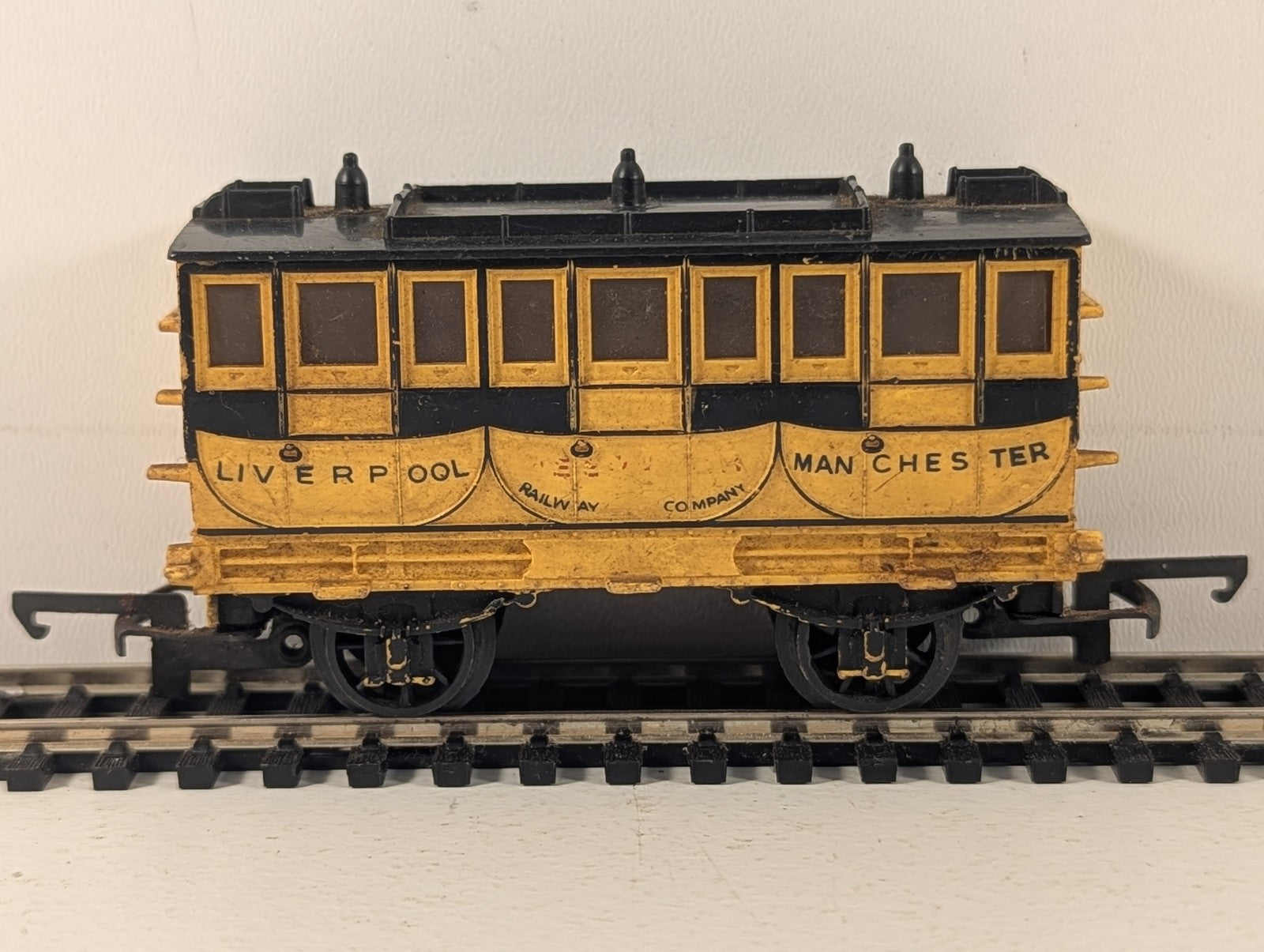 Tri-ang OO Gauge Liverpool & Manchester Railway 1st Class Coach 'Experience'