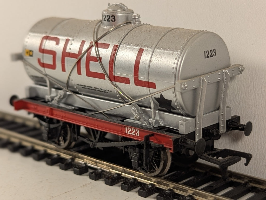 Bachmann OO Gauge 14 Ton Tank Wagon 1223 Shell / BP Silver 37-052