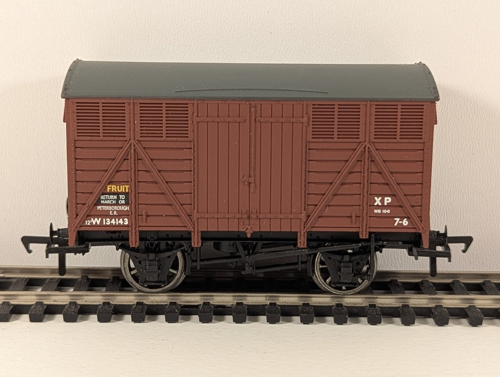 Bachmann Branchline OO Gauge 12-Ton Fruit Van