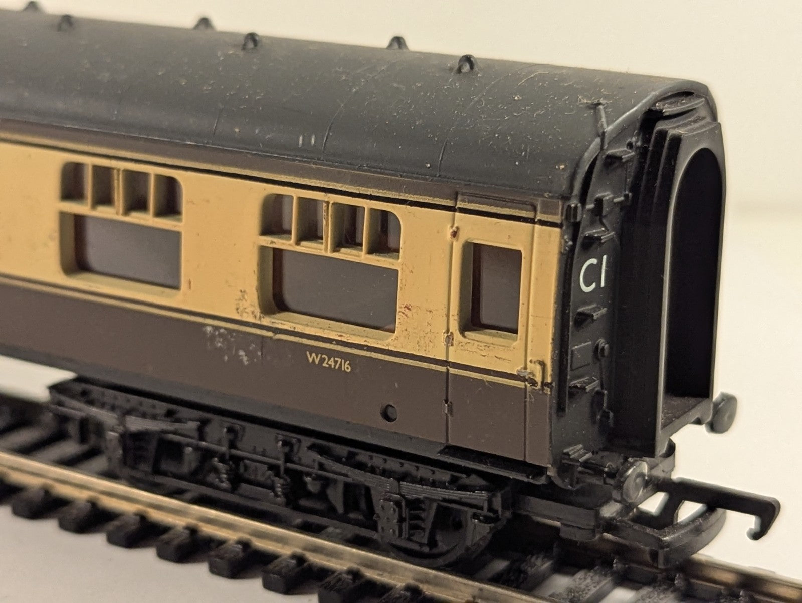 Mainline BR Mk1 Brake Second Corridor Coach OO Gauge