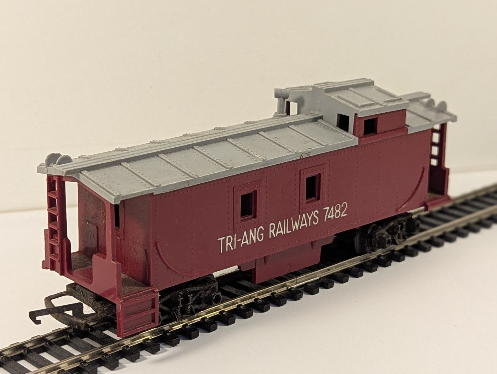 Tri-ang Railways R115 Transcontinental Caboose No. 7482