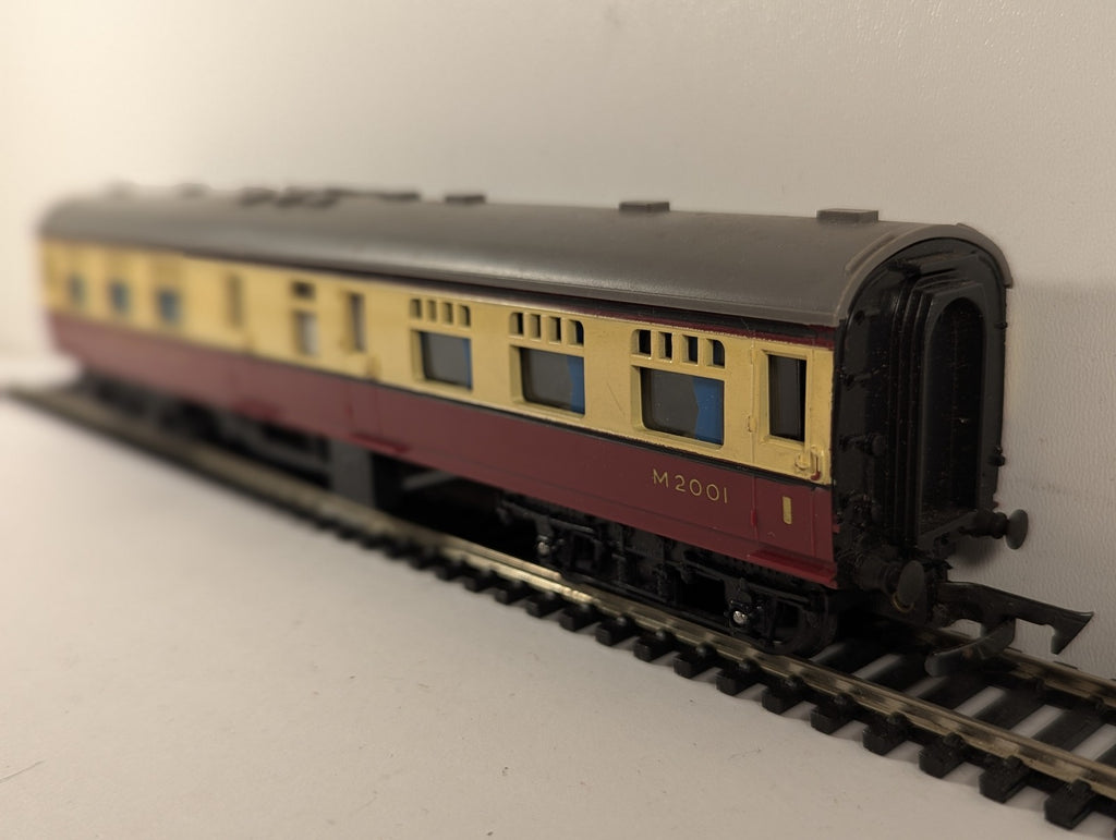 Tri-ang OO Gauge BR Restaurant Car Passenger Coach M2001 BR Crimson and Cream