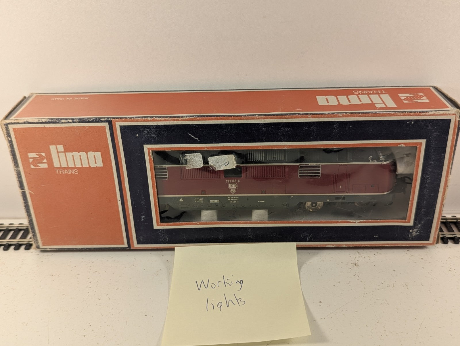 Lima HO Gauge DB Class 221 Diesel Locomotive 221 149-8 DB Crimson & Grey