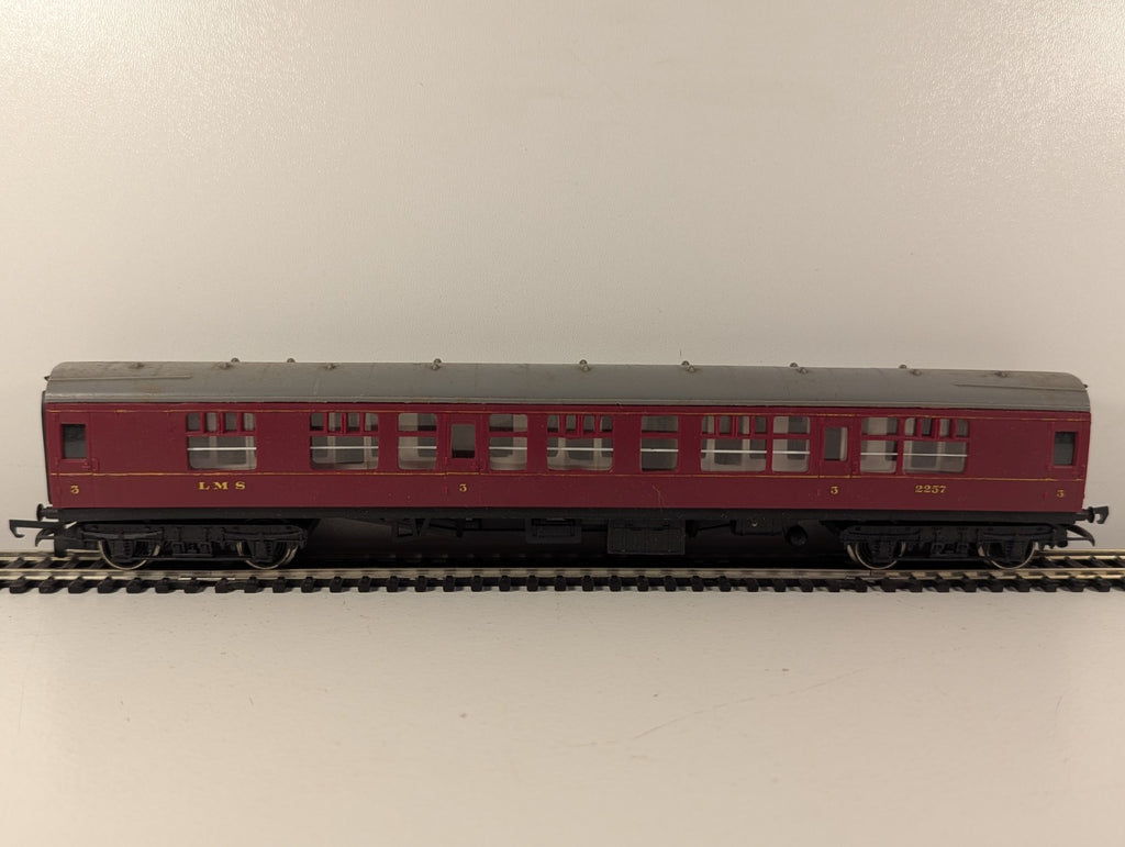 Hornby OO Gauge LMS Mk1 Corridor Full 3rd Coach