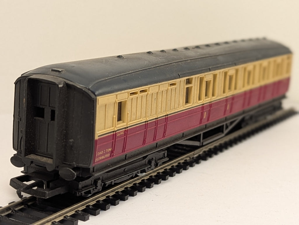 Hornby OO Gauge R410 BR Gresley Brake Coach E10066