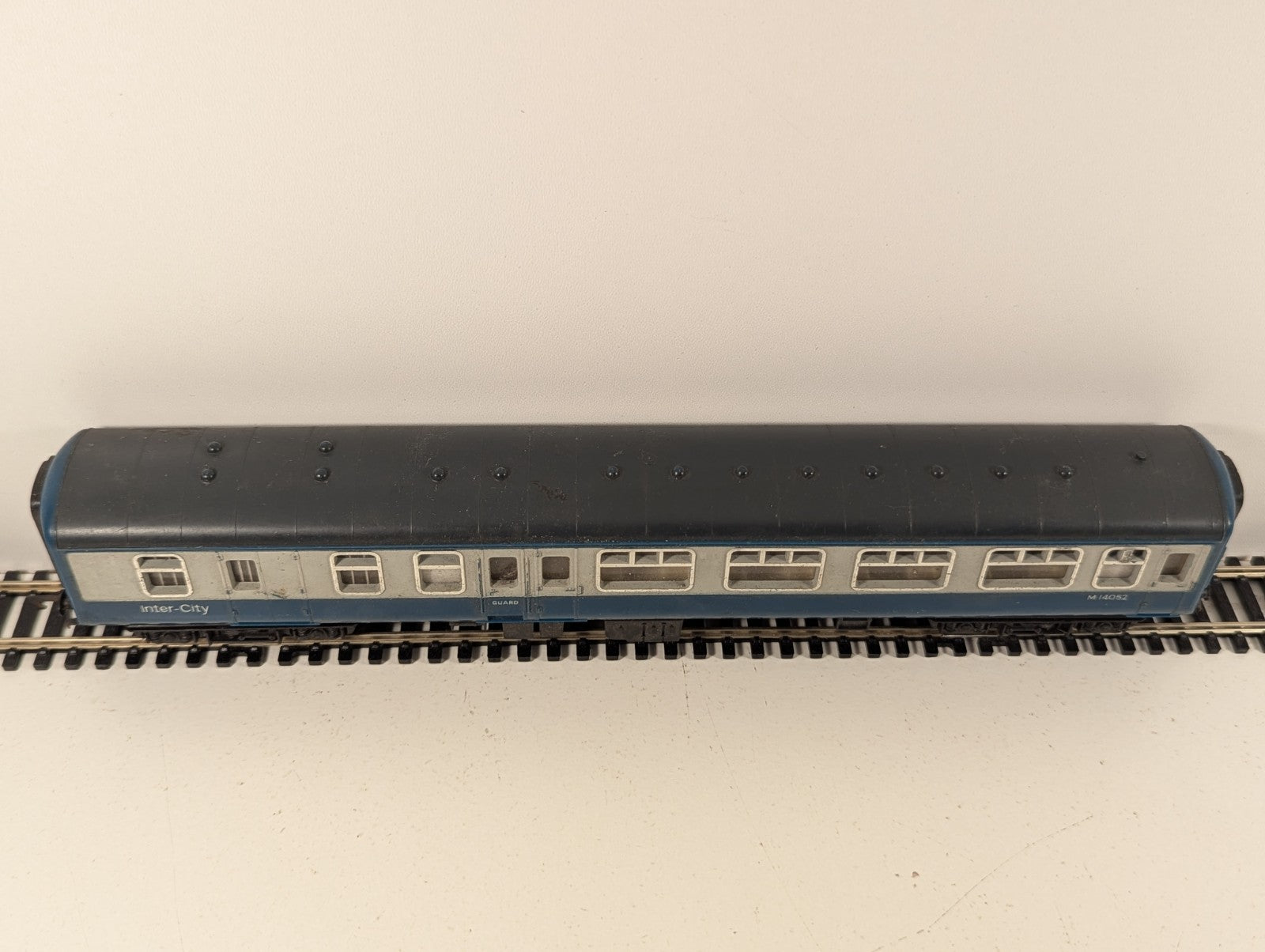 Lima OO Gauge BR InterCity Mk2 Brake Corridor Coach