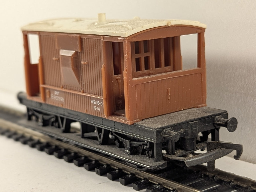 Tri-ang OO Gauge BR Standard 20 Ton Brake Van B952698 BR Bauxite R16