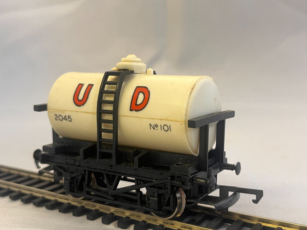 Tri-ang Hornby R15 OO Gauge United Dairies Milk Tank Wagon Boxed