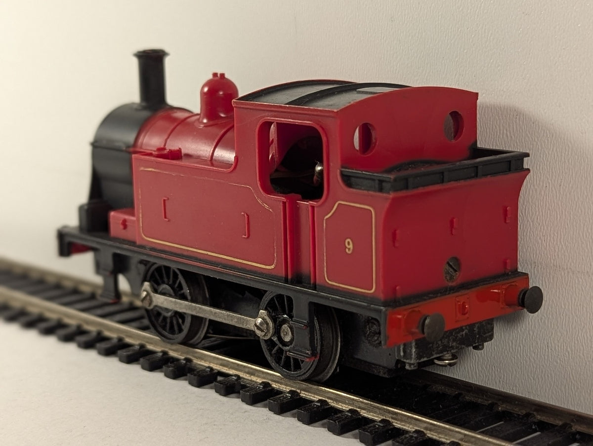 Tri-ang OO Gauge 0-4-0 Tank Locomotive Steam Locomotive 9 Red