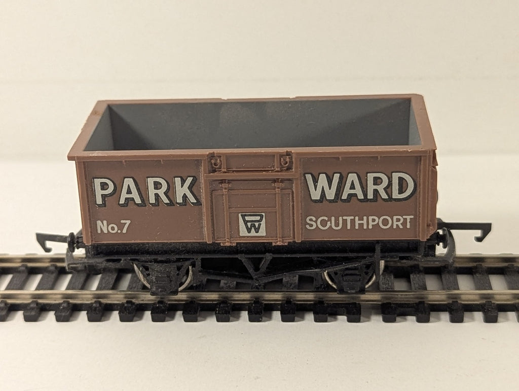 Wrenn OO Gauge Mineral Wagon 'Park Ward' Goods Wagon 7 W5026