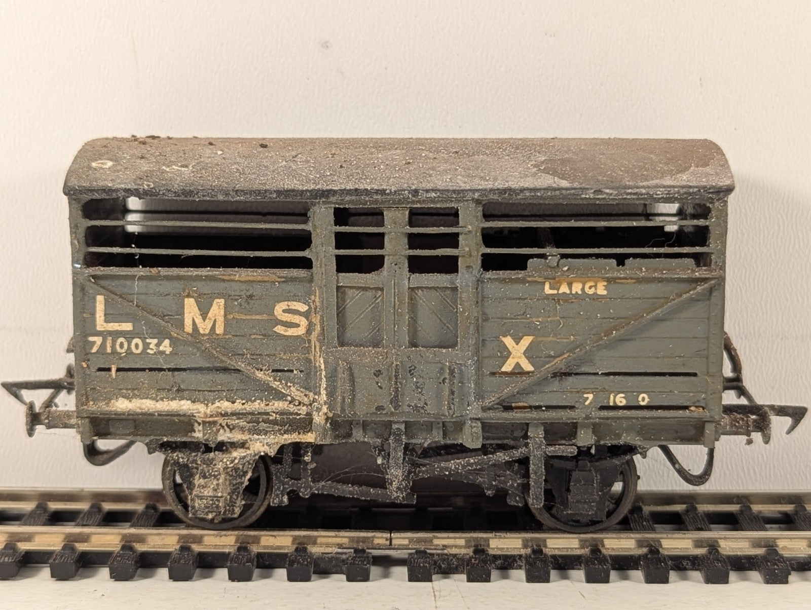 Kitbuilt OO Gauge LMS Cattle Wagon 710034 LMS Grey