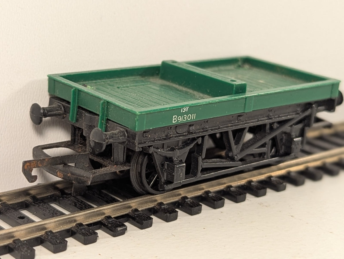 Hornby R17 OO Gauge BR Bolster Wagon B913011 – Missing Poles