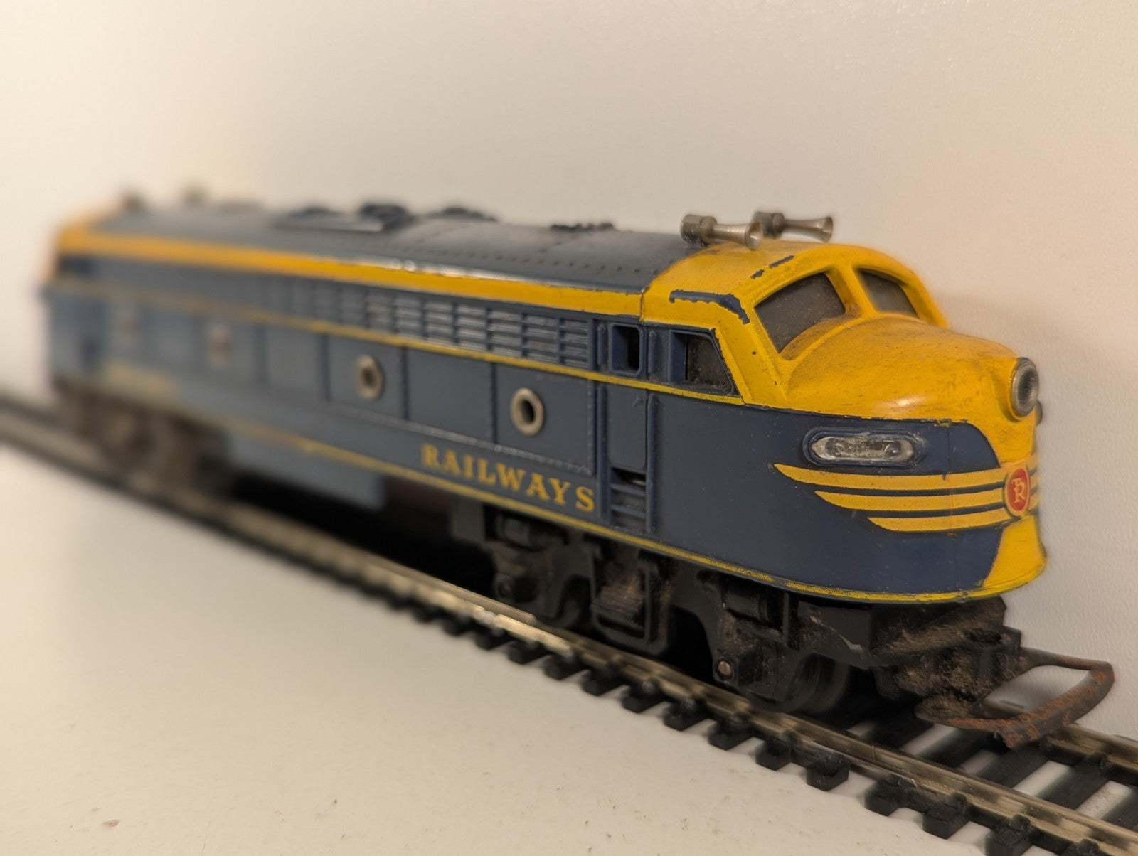 Tri-ang OO Gauge Transcontinental Double-Ended Diesel Locomotive