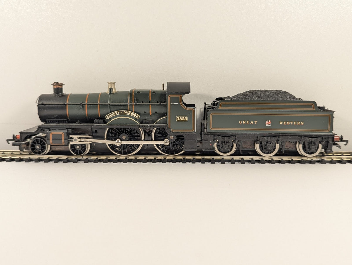 Hornby OO Gauge GWR County Class 4-4-0 'County of Denbigh' Steam Locomotive 3825