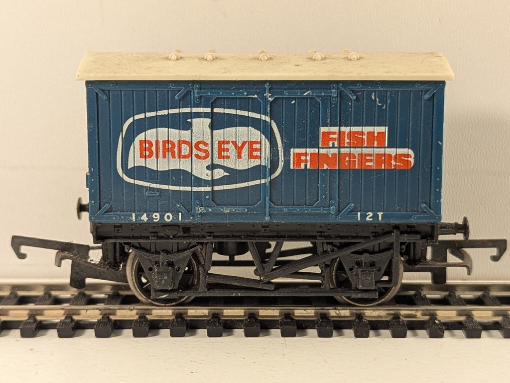 Hornby OO Gauge Birds Eye Fish Fingers Van Box Van 14901 Birds Eye