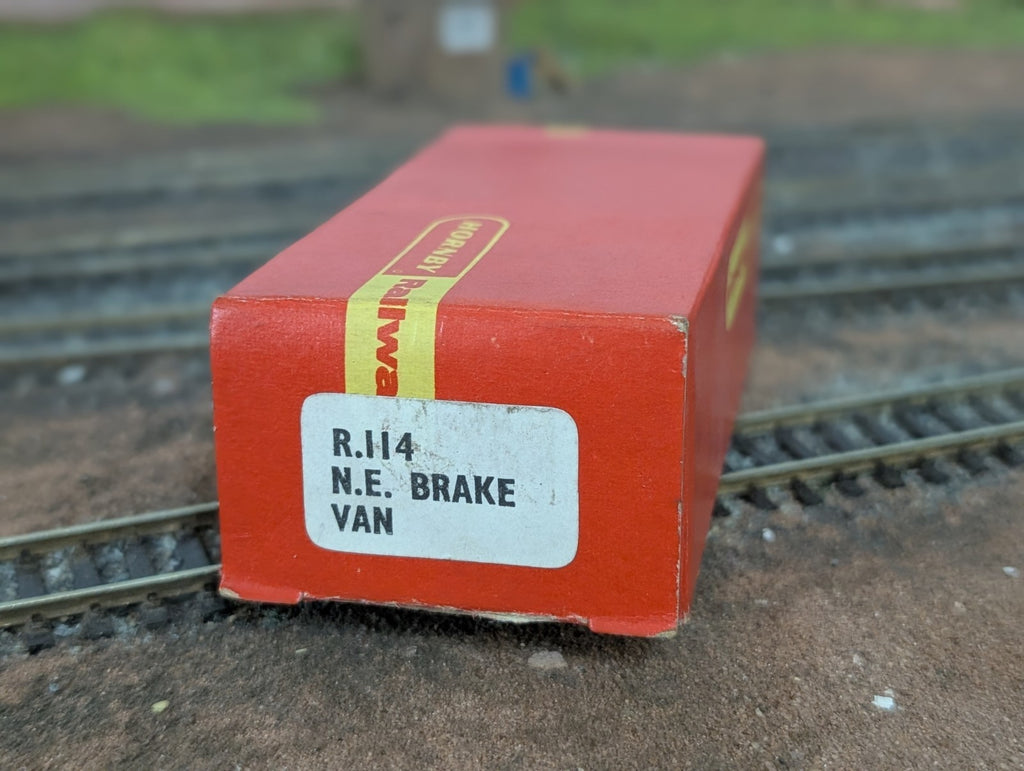 Hornby OO Gauge R16 N. E. 20T Brake Van Wagon. 178595