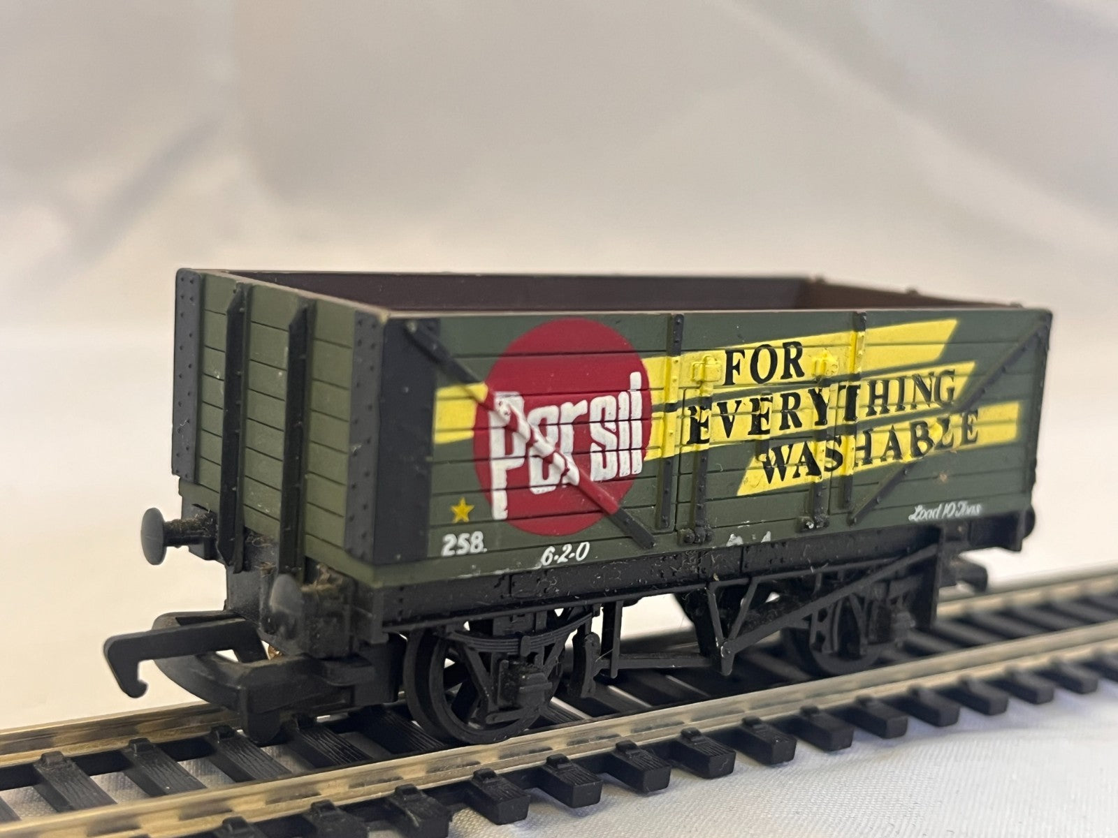 Mainline Railways OO Gauge Persil 7 Plank Wagon