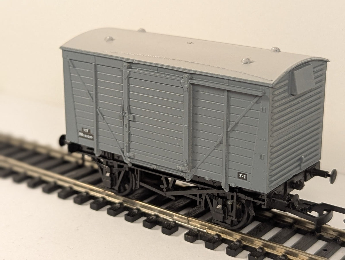 Dapol 4F-011-046 OO Gauge Ventilated Van BR Grey M183320