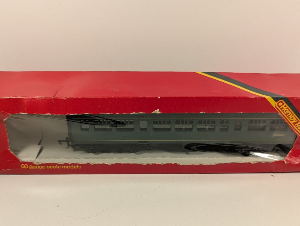 Hornby R334 OO Gauge Class 101 Metro Cammell Centre Coach M59120 – BR Green
