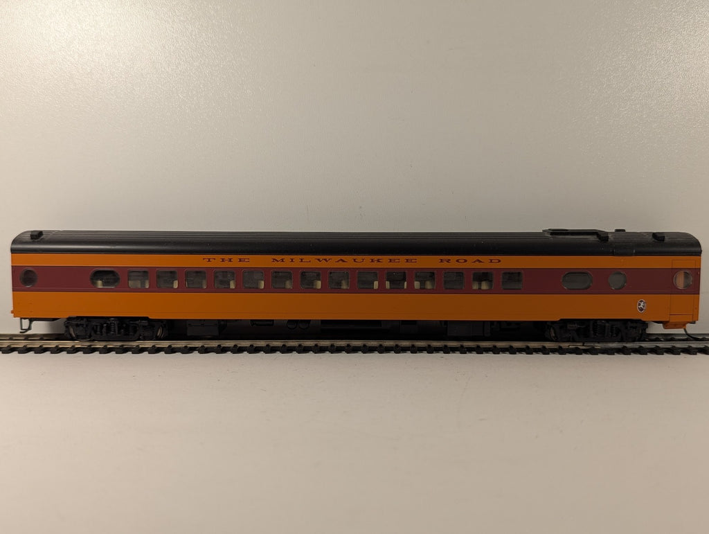 Con-Cor HO Scale Streamlined Coach Passenger Car Milwaukee Road