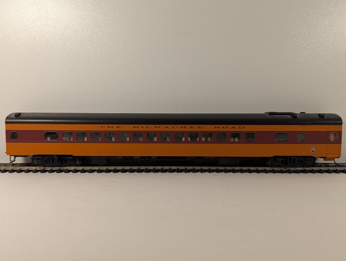 Con-Cor HO Scale Streamlined Coach Passenger Car Milwaukee Road