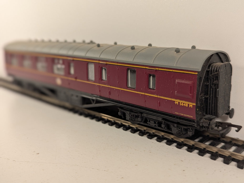 Mainline 37-110 OO Gauge LMS Crimson 57ft Brake Third Coach - Boxed