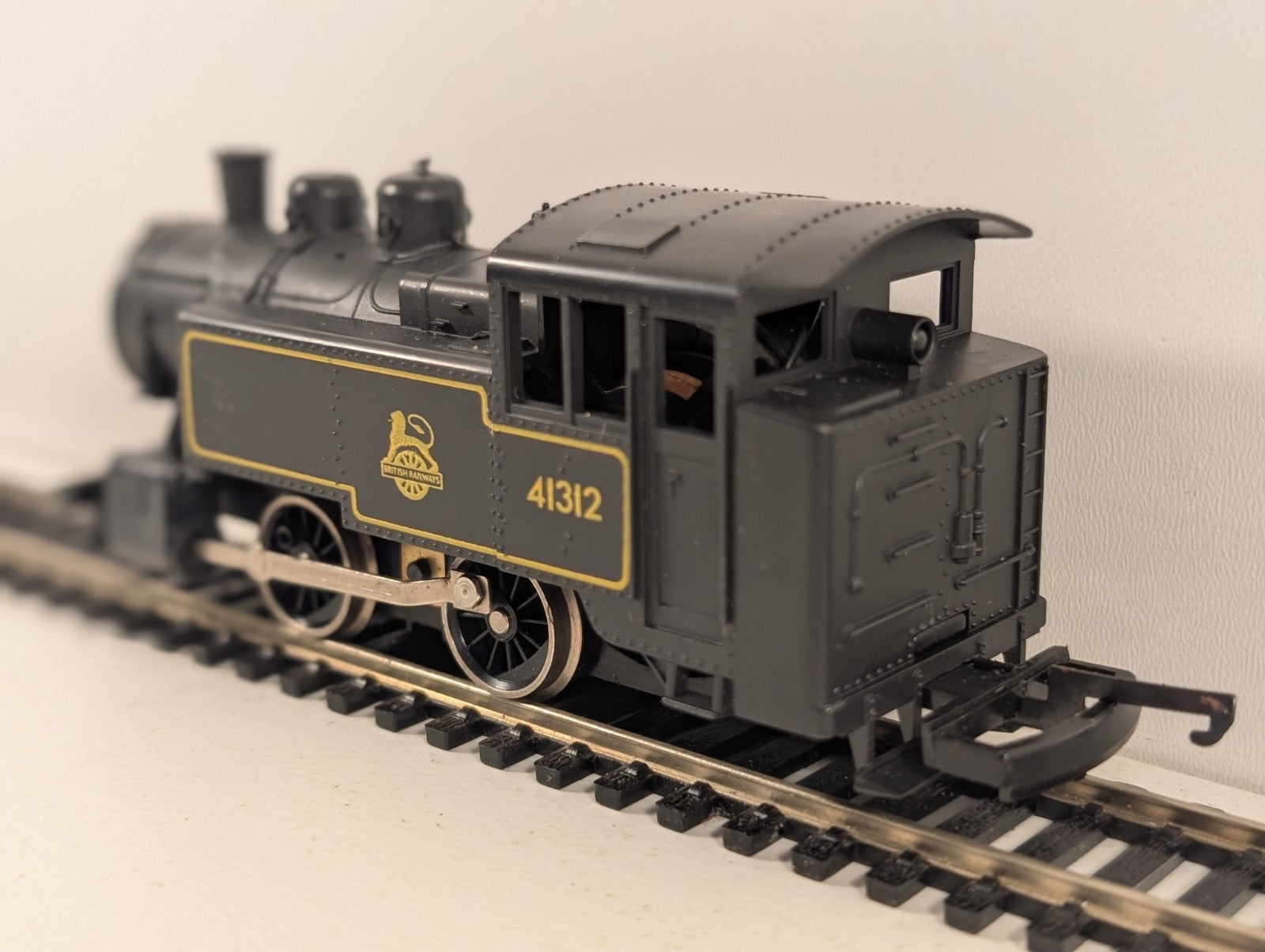 Lima L201710 0-4-0 Tank Locomotive BR Lined Black