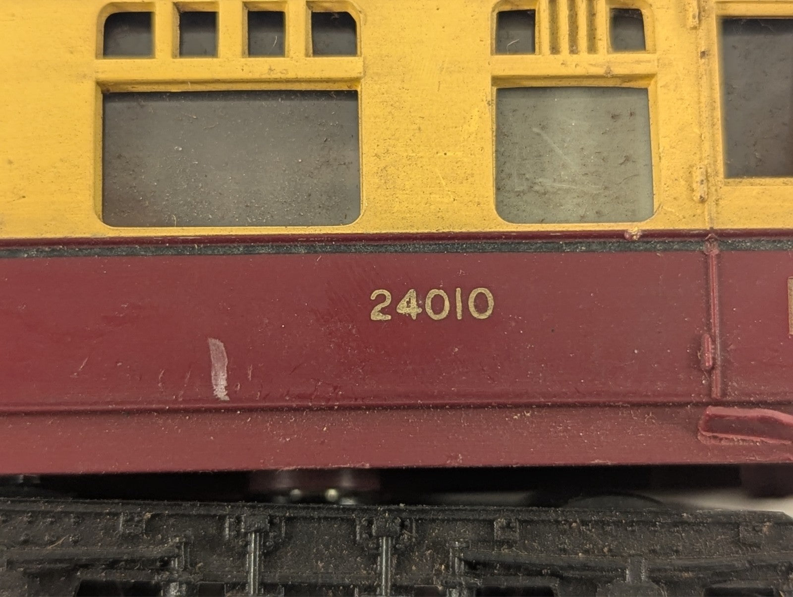 Tri-ang R29 OO Gauge British Railways Main Line Composite Coach