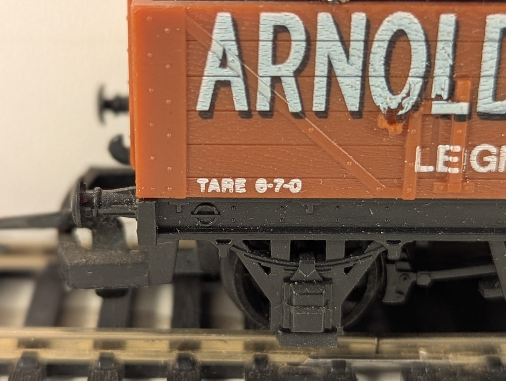 Hornby OO Gauge Arnolds Sands 5-Plank Wagon Open Wagon