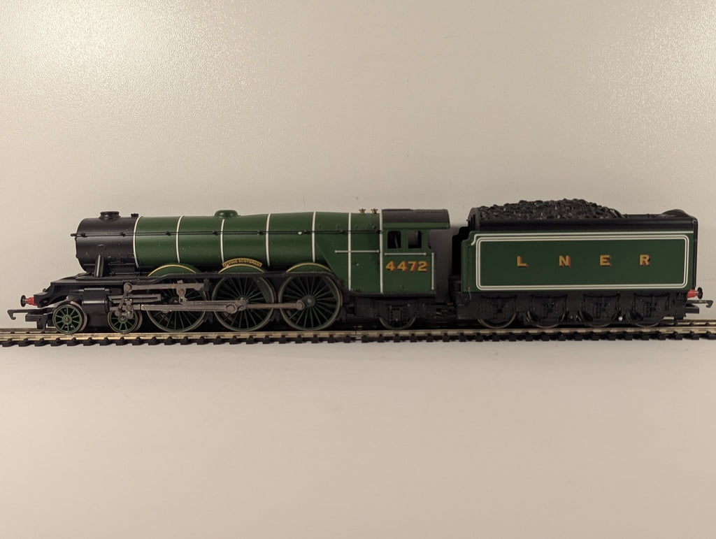Hornby OO Gauge Flying Scotsman Steam Locomotive 4472 LNER Apple Green