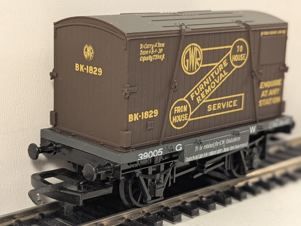 Airfix GMR 54331-8 Conflat with G.W.R. Door to Door Container