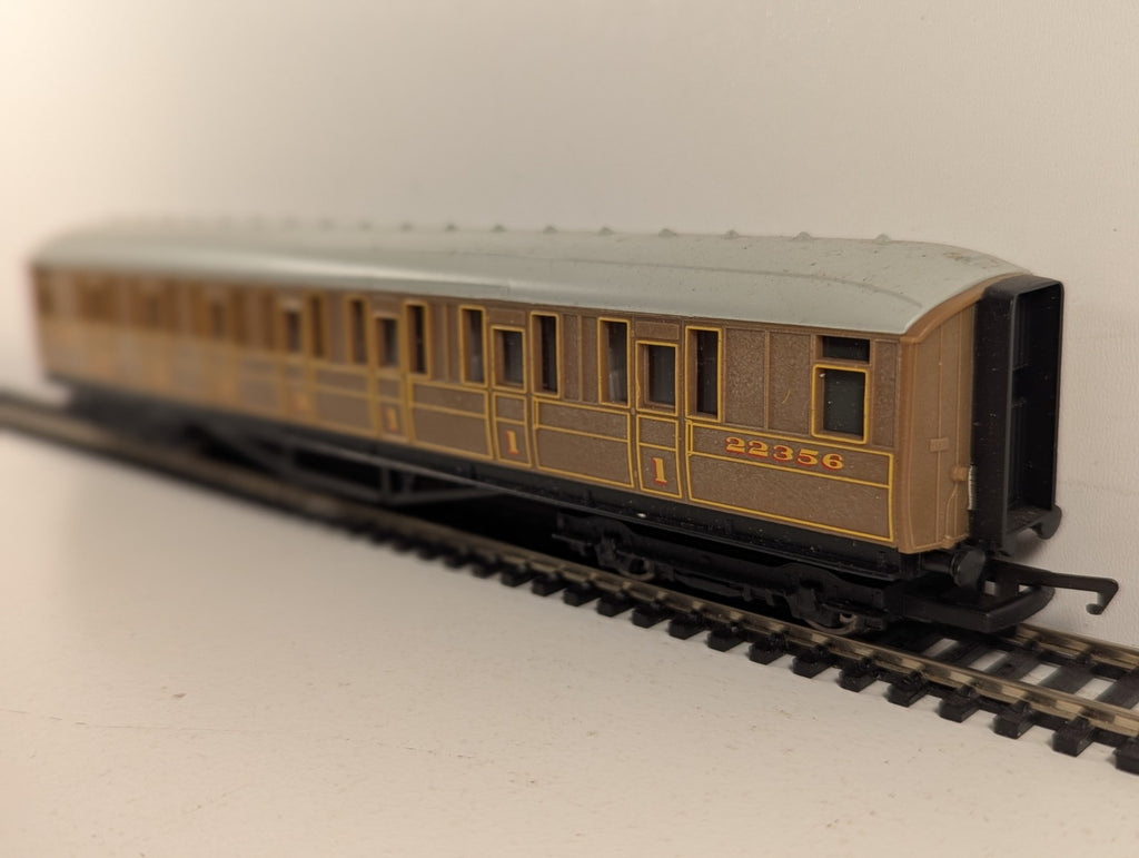Hornby OO Gauge LNER Composite Coach Passenger Coach 22356 LNER Teak