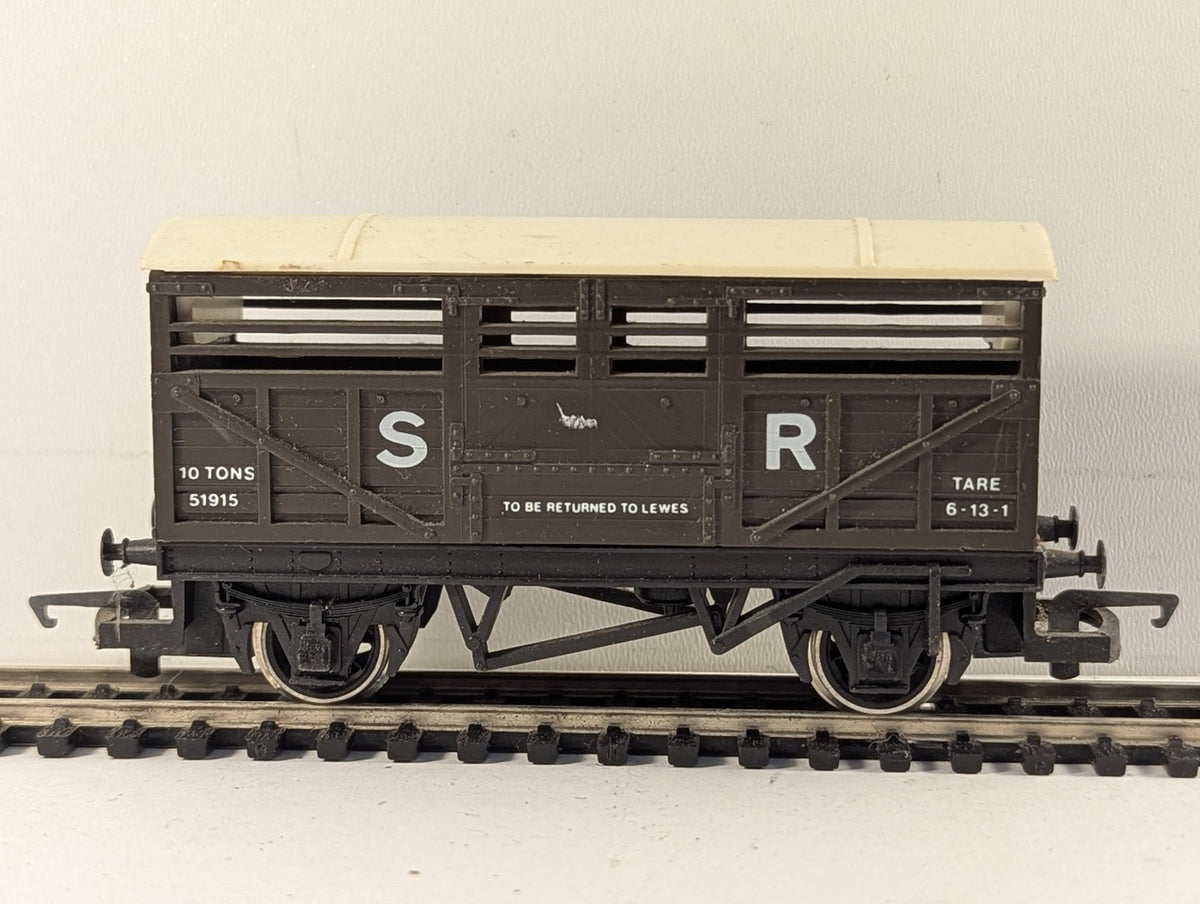 Hornby OO Gauge SR Cattle Truck Goods Wagon 51915 SR Brown R127