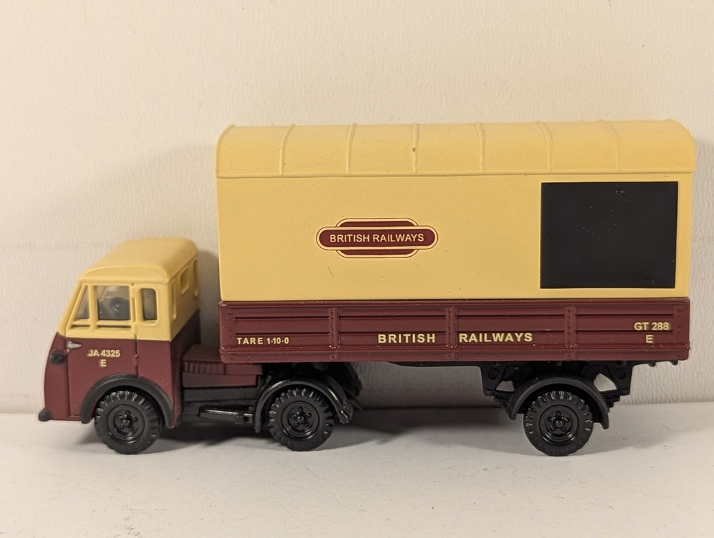 Classix OO Gauge Jensen Jen-Tug with Parcel Van Trailer Die-cast Vehicle