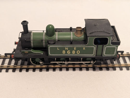 Bachmann Branchline OO Gauge LNER J72 Tank Locomotive No.8680 – Lined Green
