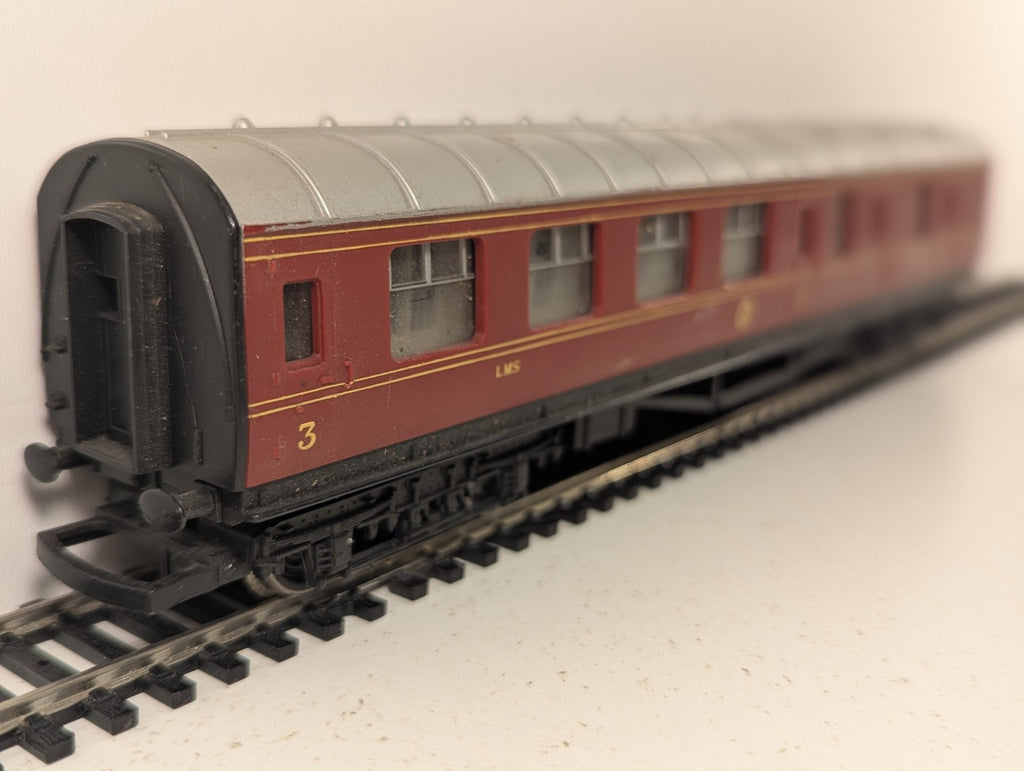 Hornby OO Gauge LMS Stanier Brake Third Coach Passenger Coach 5644