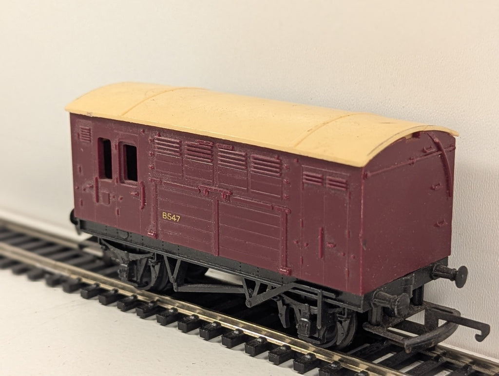 Tri-ang Hornby OO Gauge Maroon Horse Box Wagon