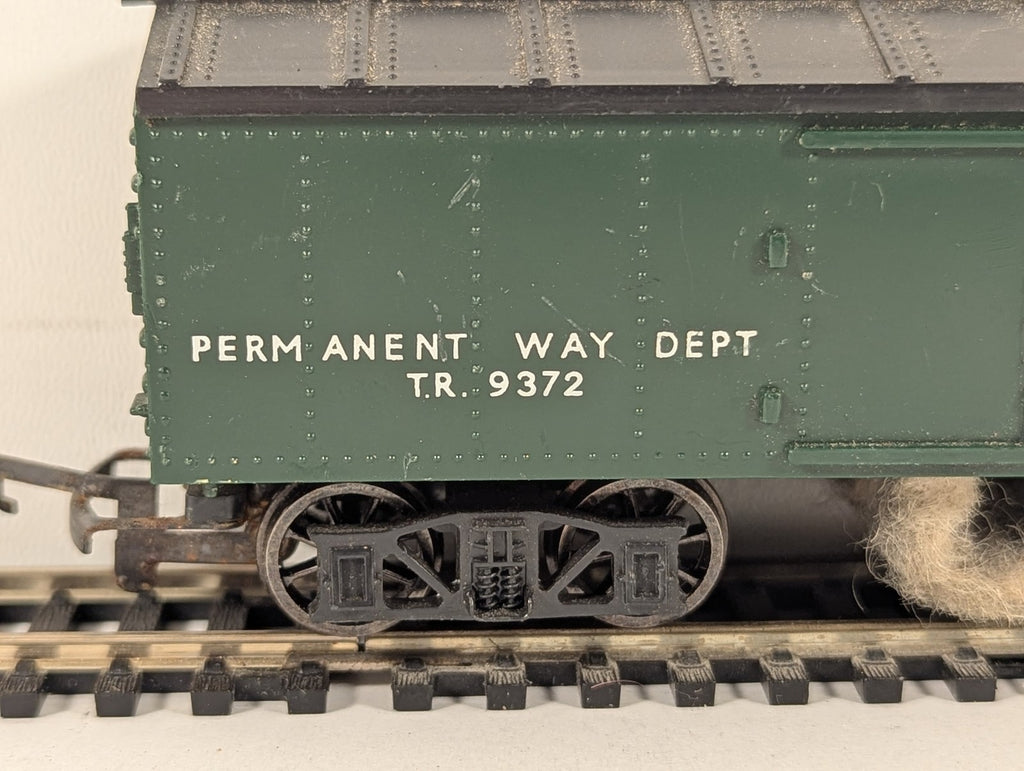 Tri-ang OO Gauge Track Cleaning Car Goods Wagon T.R. 9372 Permanent Way Green