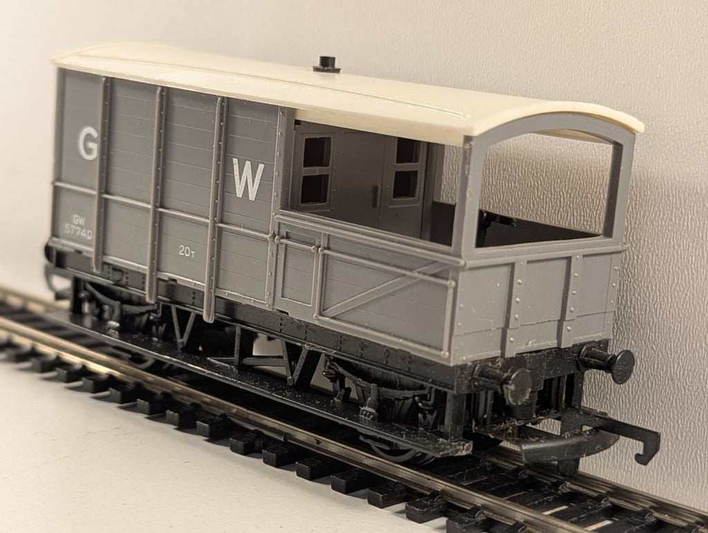 Tri-ang Hornby R124A OO Gauge GWR 20T Brake Van