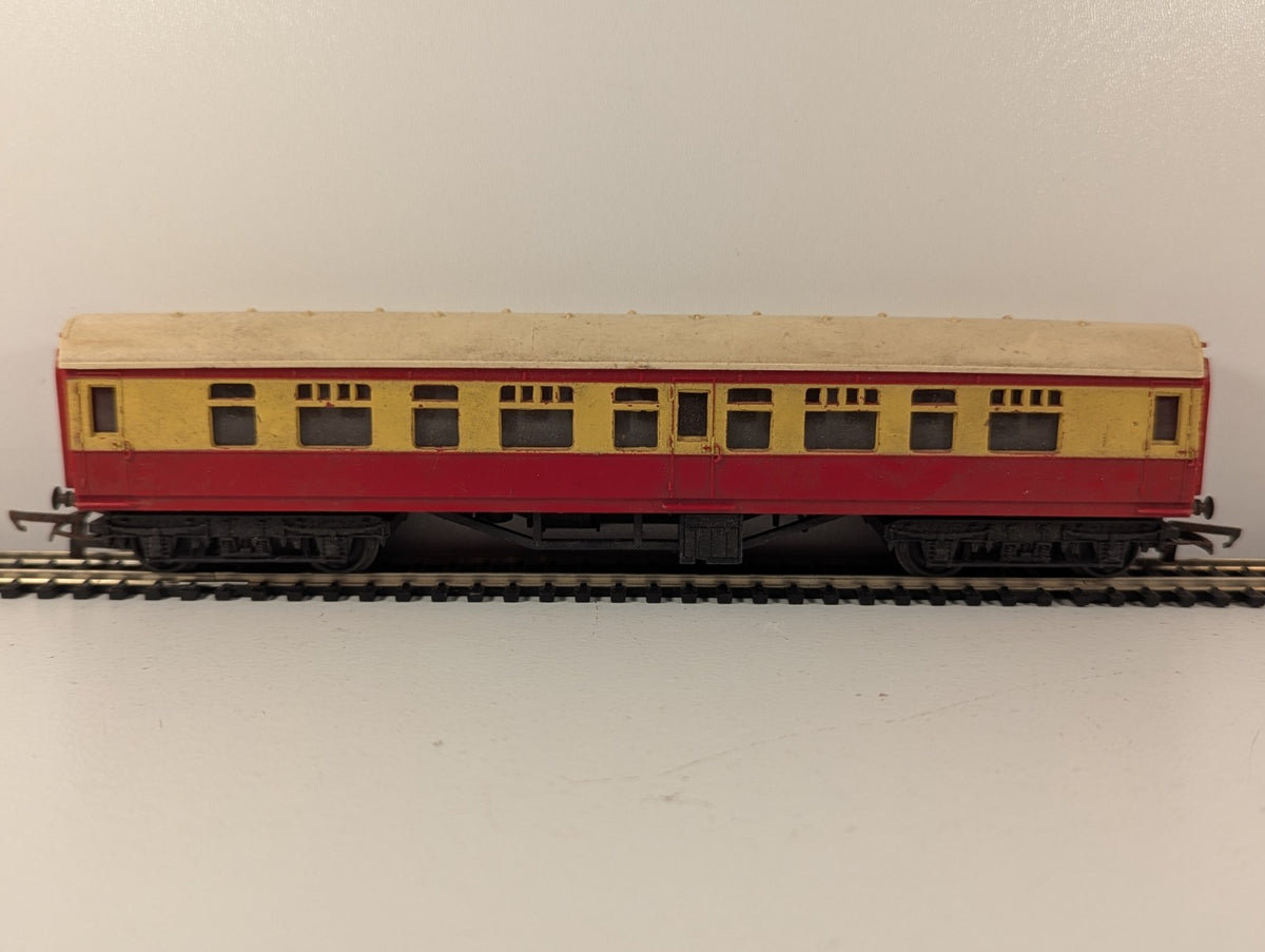Tri-ang OO Gauge BR Composite Coach Maroon & Cream