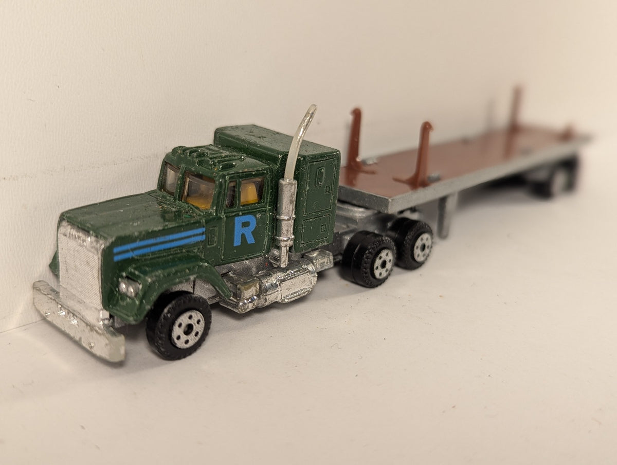 Road Champs Mack Super-Liner with Flatbed Trailer Die-cast Vehicle