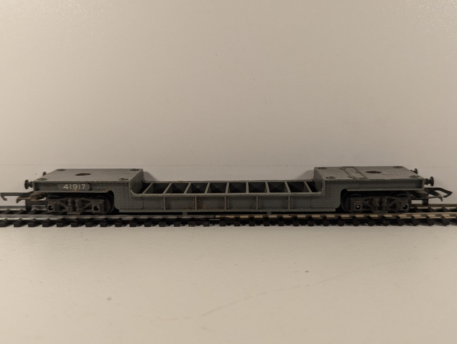 Tri-ang Railways R118 OO Gauge Bogie Well Wagon