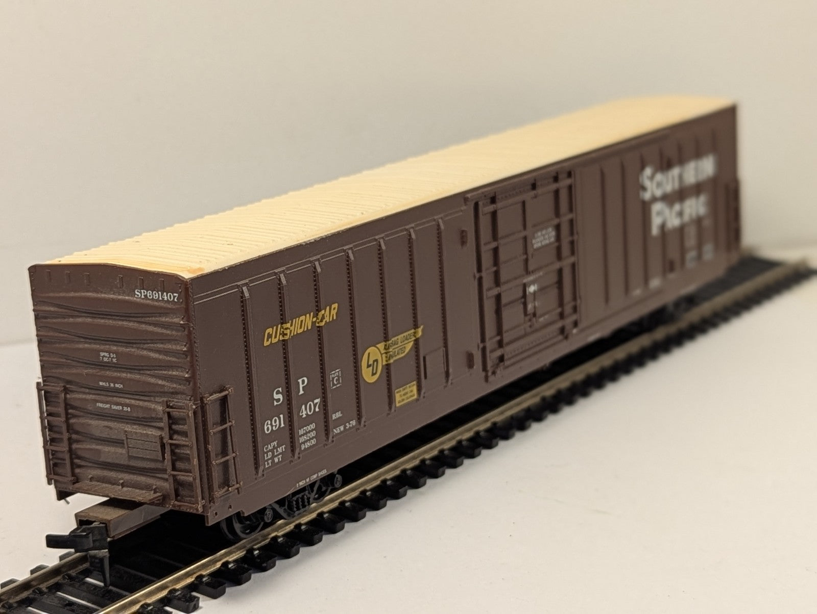 Walthers HO Gauge 50ft Smooth-Side Boxcar