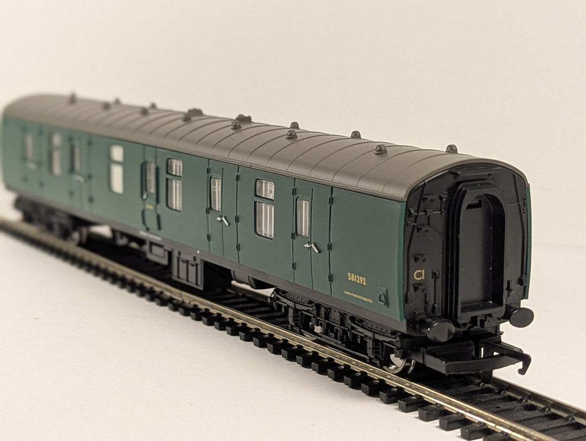 Hornby OO Gauge BR MkI Parcels Coach S81292 BR Southern Region Green R4116A