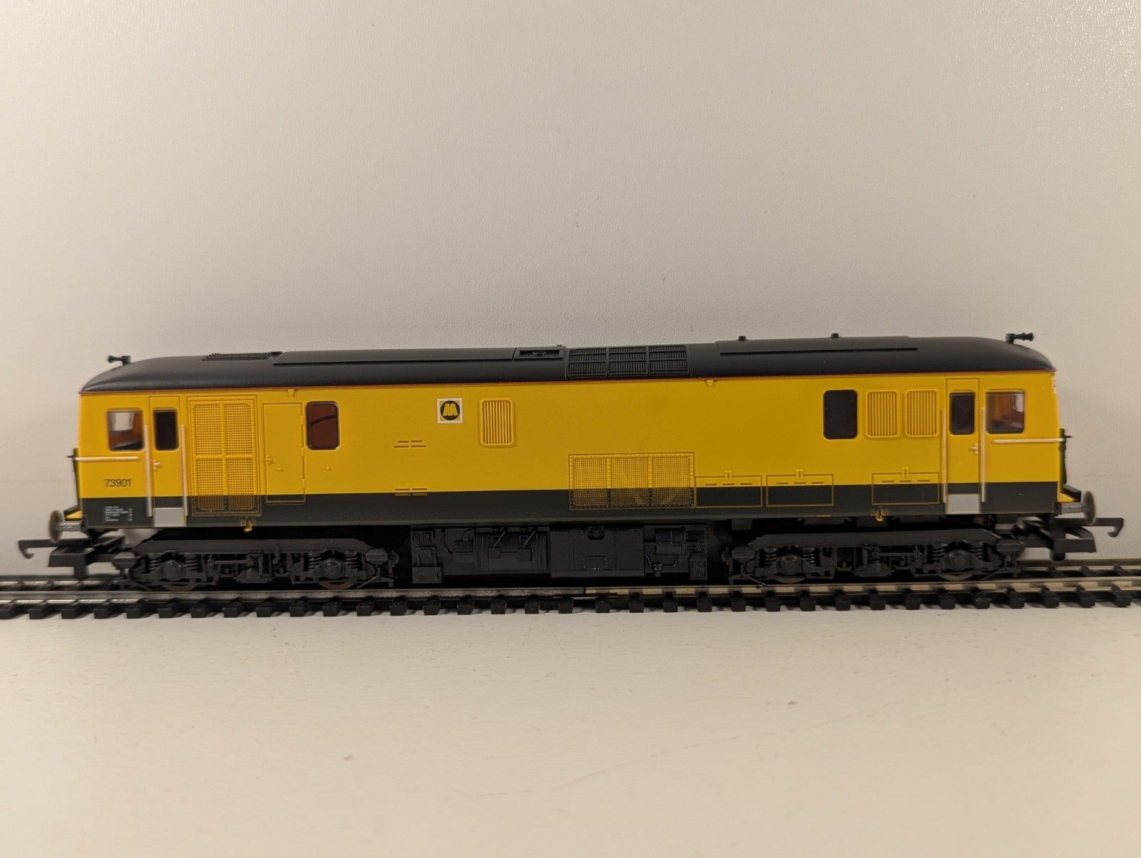 Lima 204770 OO Gauge Class 73 Merseyrail Yellow - Boxed
