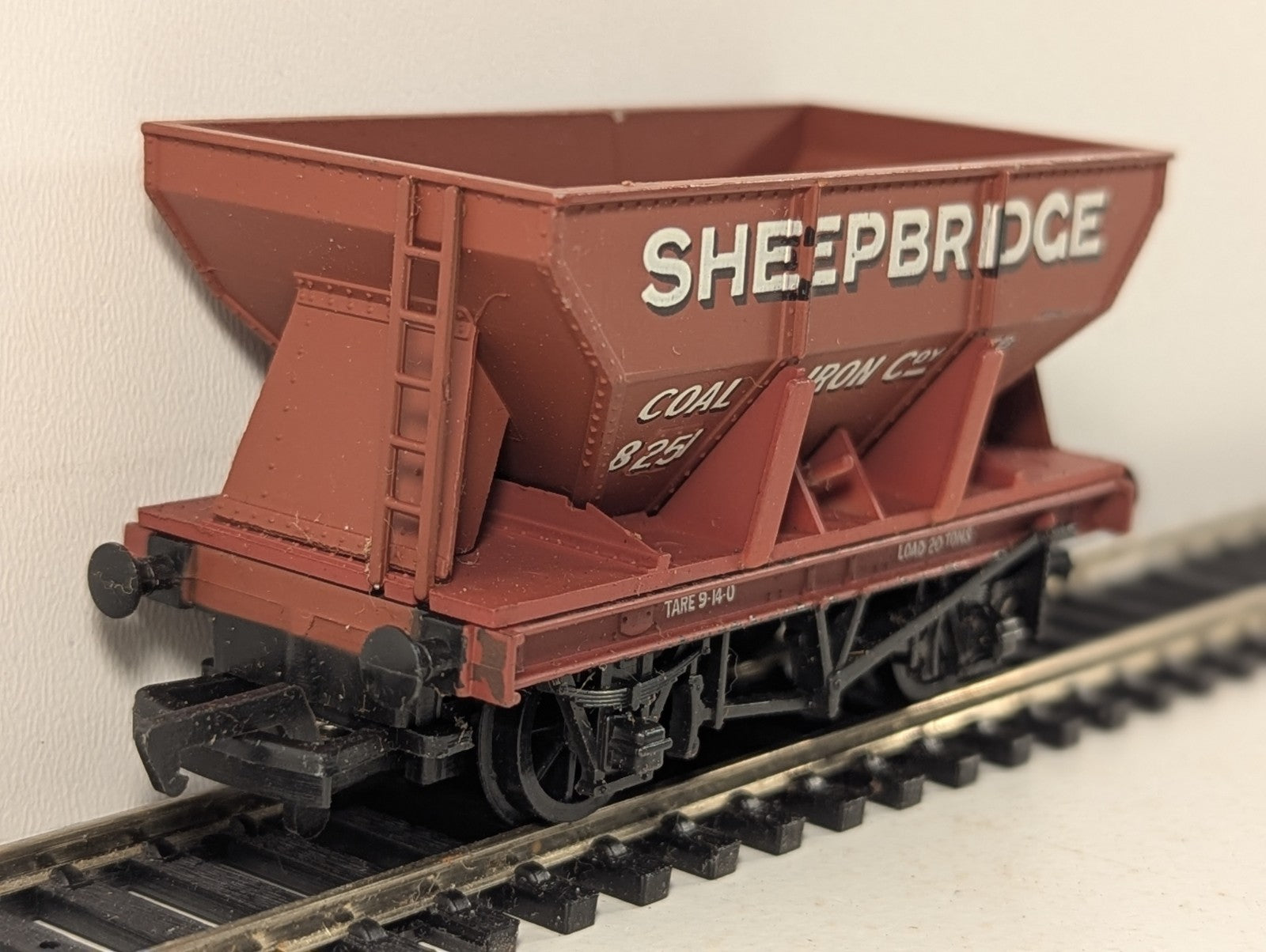 Mainline OO Gauge 20 Ton Steel Hopper Wagon Goods Wagon 8251