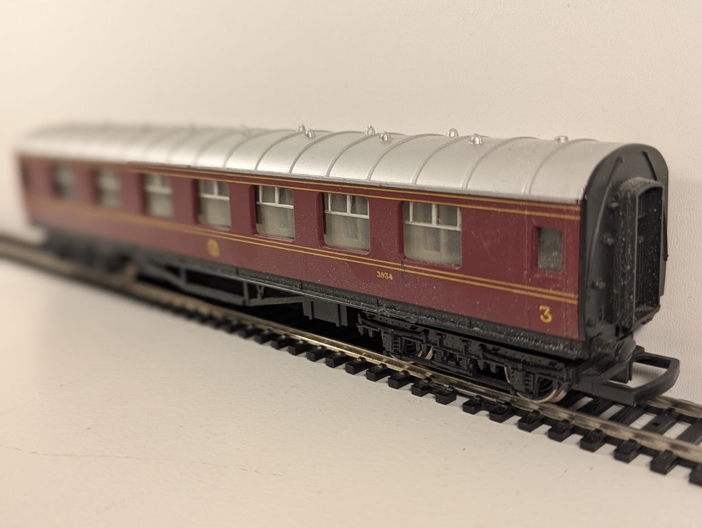Hornby OO Gauge LMS Brake 3rd Coach 3934 – Crimson Lake