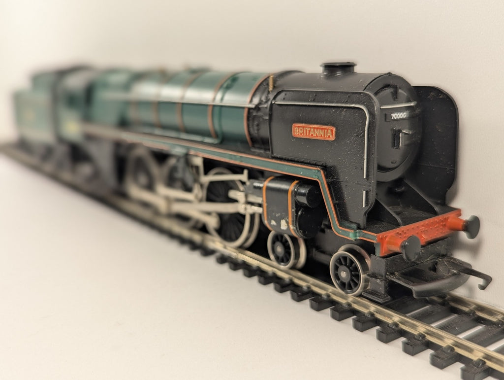 Hornby OO Gauge BR Standard Class 7 Britannia Steam Locomotive 70000