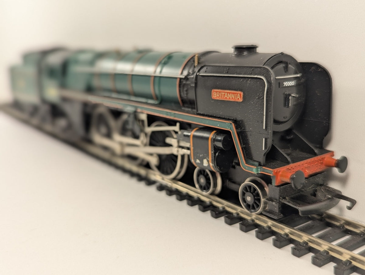 Hornby OO Gauge BR Standard Class 7 Britannia Steam Locomotive 70000