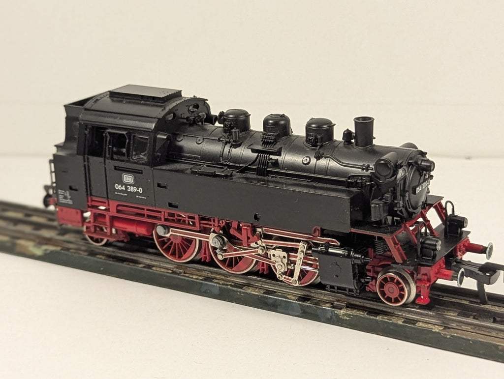 Fleischmann HO Gauge Class 064 Steam Locomotive 064 389-0 DB Black & Red